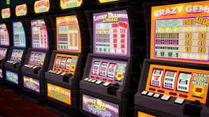 shwe9 လောင်းကစား Slots ဂိမ်းများနှင့် Jackpot ဆုငွေပြသနေသောမြင်ကွင်း